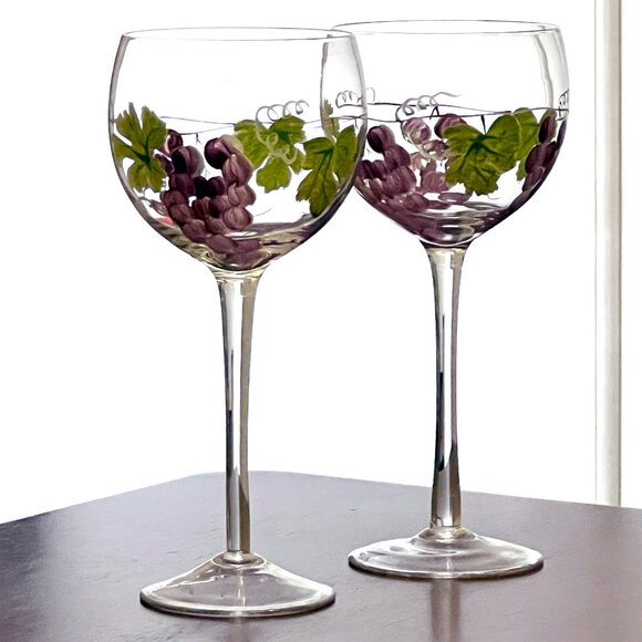Wine Glasses - Set of 2 Grape and Leaf Pattern Goblets for Entertaining, Gifts - Picture 2 of 3